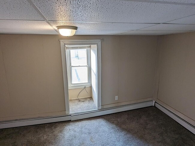 Building Photo - Spacious 5 Bedroom home in York!