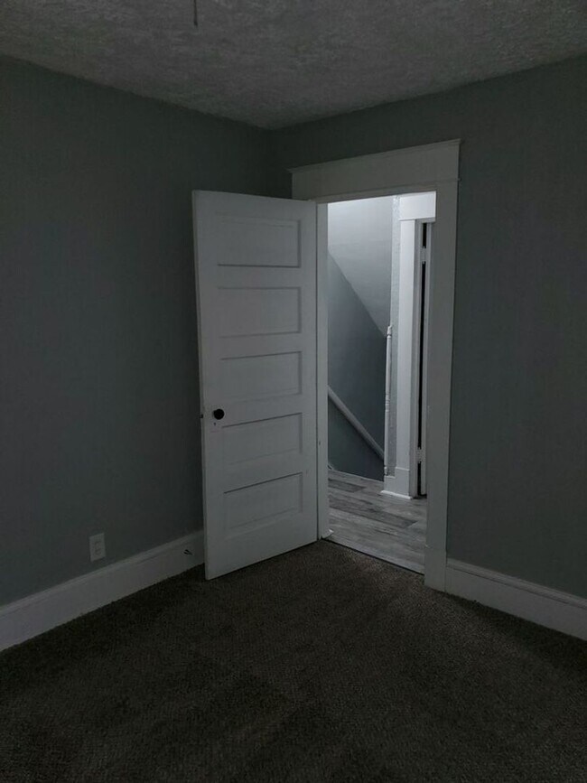 Building Photo - 1615 Rowland Ave NE