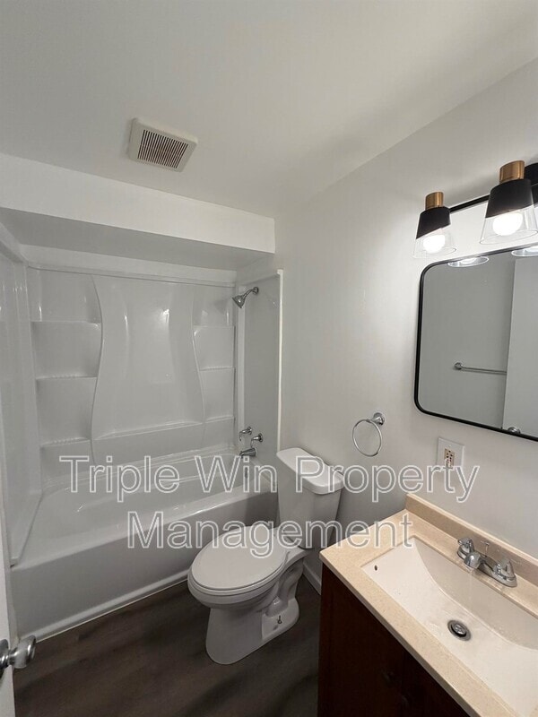 Building Photo - 2408 Caverhill Dr