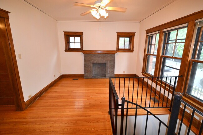 Building Photo - 3761 N Lakewood Ave