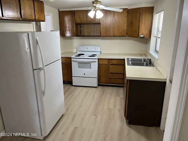 Building Photo - 2414 Rogero Rd