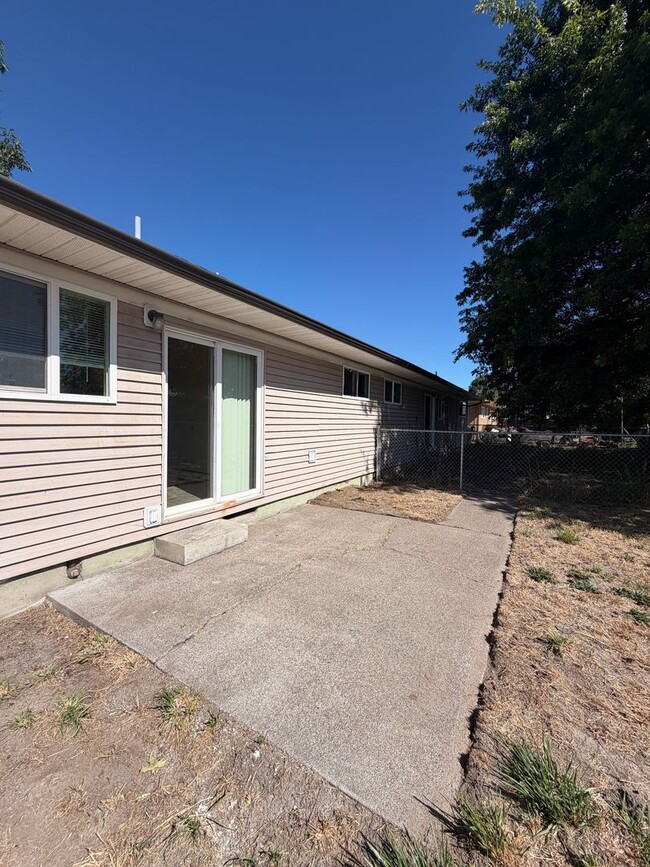 Building Photo - 1373 SE 27th Ave