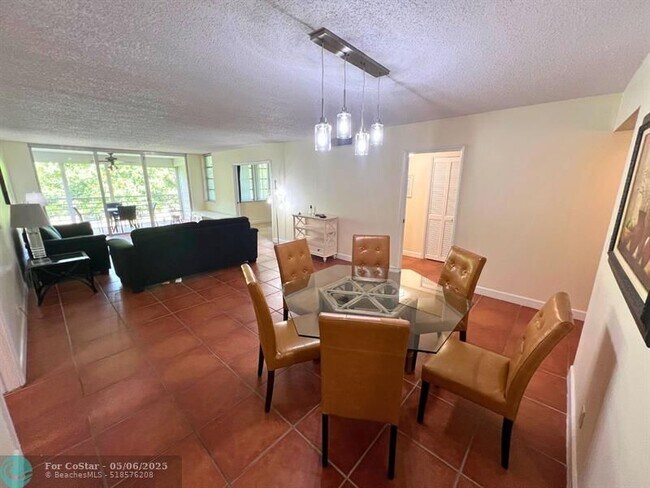 Building Photo - 933 Cypress Grove Dr