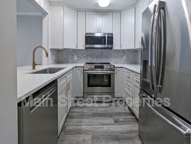 Building Photo - 1313 Foxborough Dr