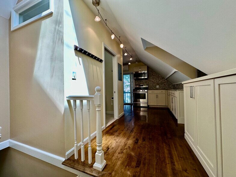 Building Photo - 21 Holton St