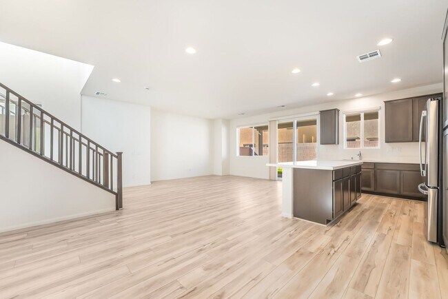 Building Photo - GORGEOUS BRAND NEW 4 BEDROOM HOME FOR LEASE!