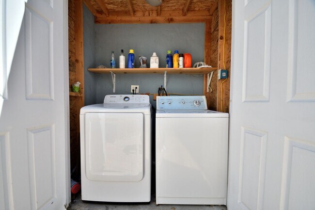 Building Photo - j421