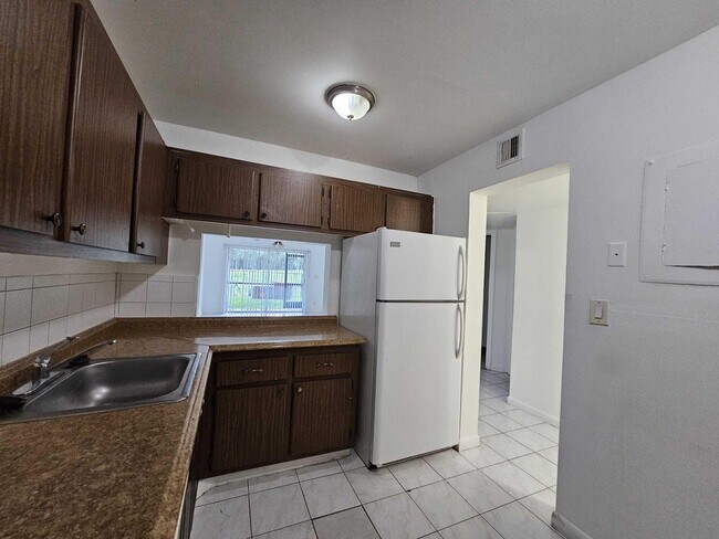 Building Photo - 8000 S Colony Cir