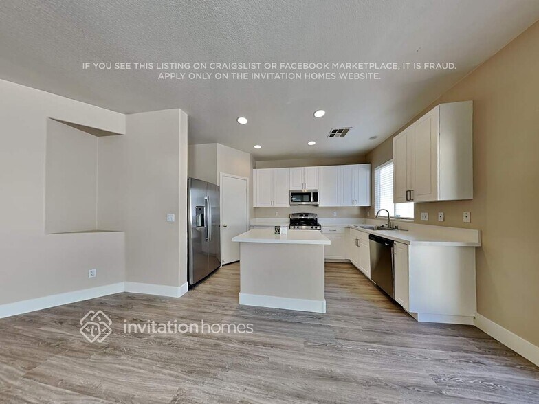 Building Photo - 456 Lava Beds Way