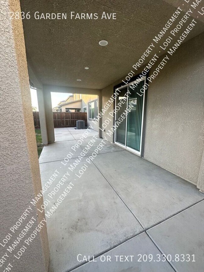 Building Photo - 2836 Garden Farms Ave