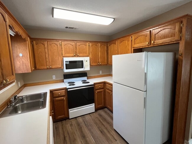 Building Photo - 2005 S Tampa Ave