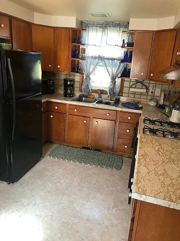 Building Photo - 205 N Illini St