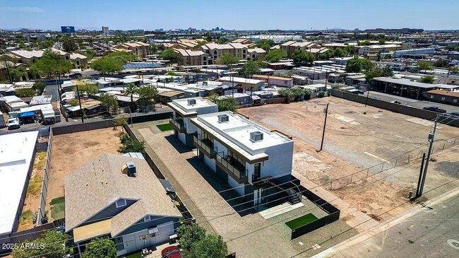 Building Photo - 411 N 32nd Pl