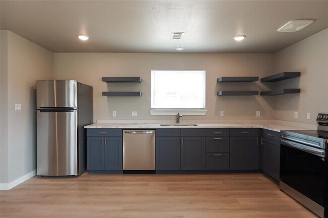 Building Photo - 108 Sandy Oaks Loop