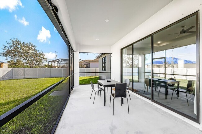 Building Photo - Charming 3BR House in Cape Coral