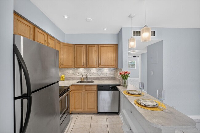 Building Photo - 4051 NE 13th Ave