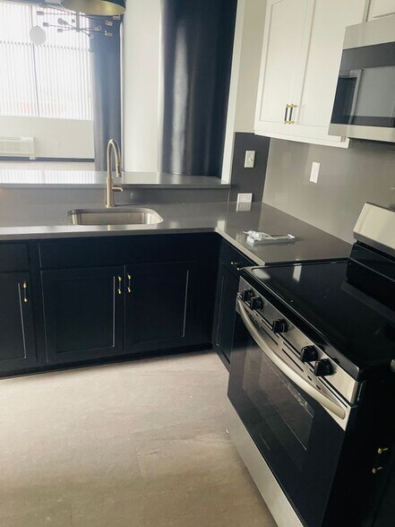 Building Photo - 480 Myrtle St