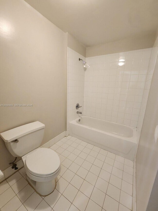 Building Photo - 6992 SW 39th St