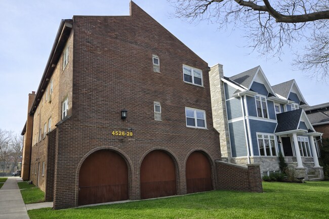 Building Photo - 4526 North Seeley-2E