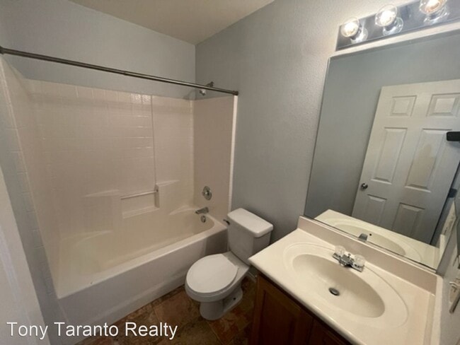 Building Photo - 5 br, 3.5 bath House - 5869 Baroque Gold C...