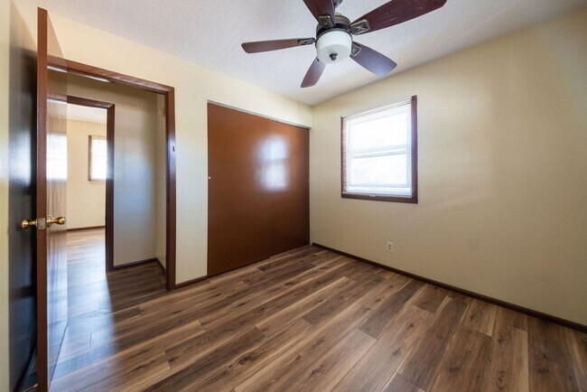 Building Photo - Recently-renovated home perfect for family