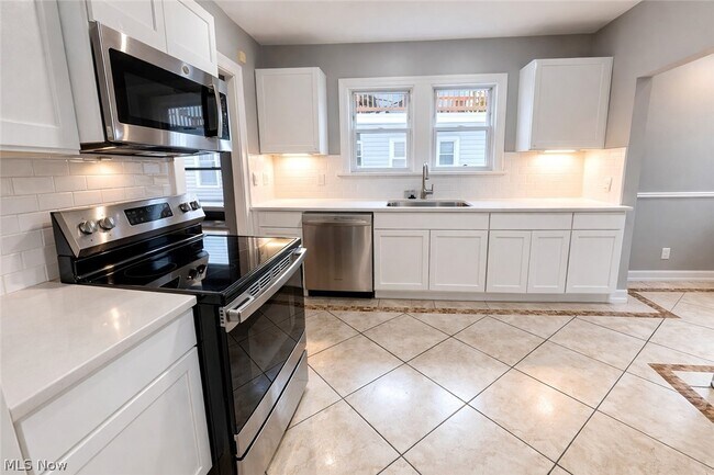 Building Photo - 7014 Thornton Dr