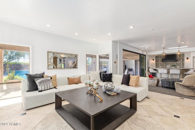 Building Photo - 4450 E Camelback Rd