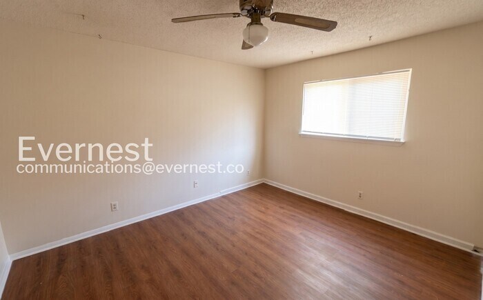 Building Photo - 1845 Stonehenge Dr