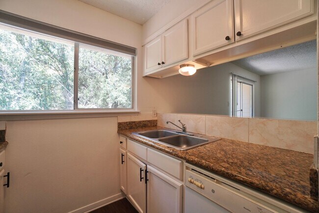 Building Photo - 2906 Sweeney Ln
