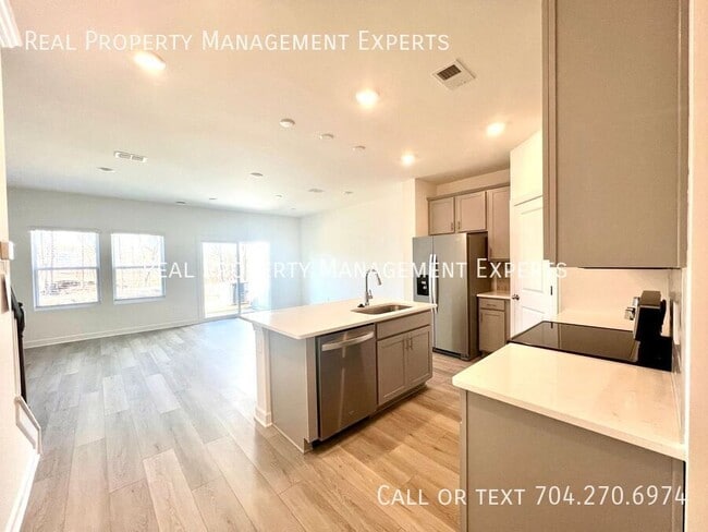 Building Photo - 8029 Hidden Spgs Trl