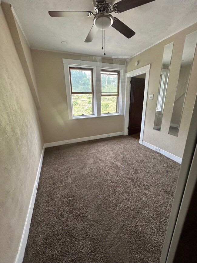 Building Photo - 638 Hazelwood Ave