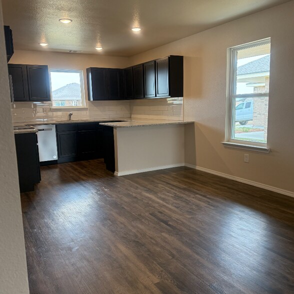 Building Photo - 10408 Admire St