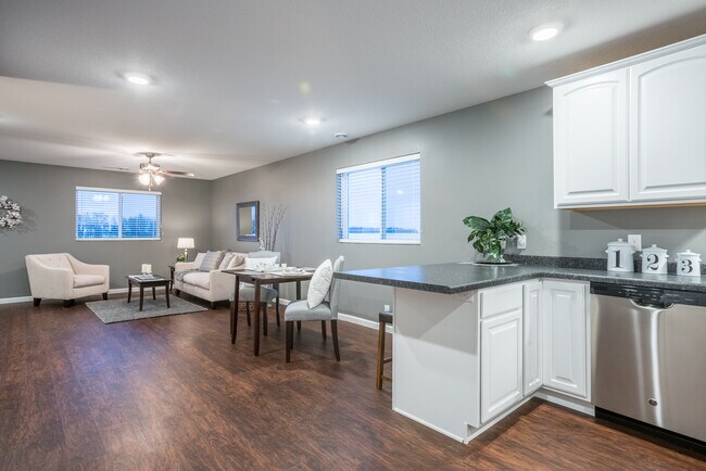 Building Photo - Creekside Townhomes