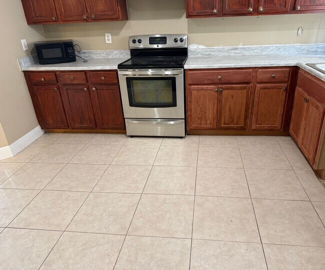 Building Photo - 3/2 on Corner lot in Altamonte Springs Available Now!