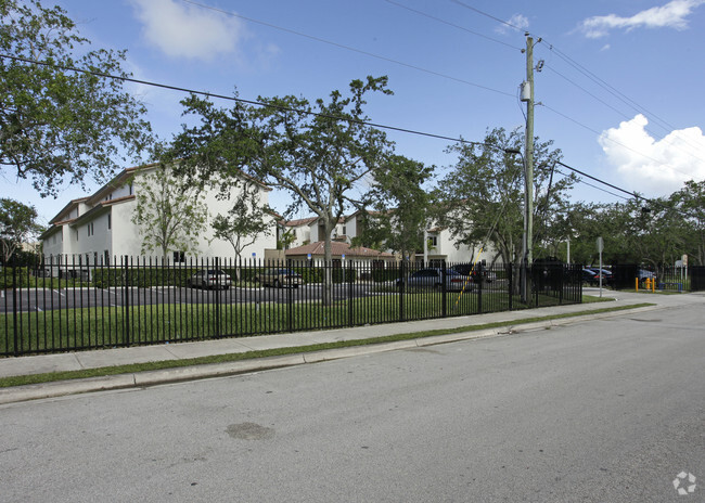 Building Photo - Leisure Villas