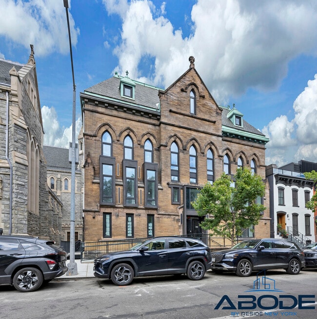 Building Photo - 433 Sackett St