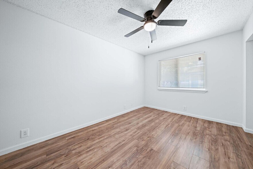 Building Photo - 9008 Galewood Dr