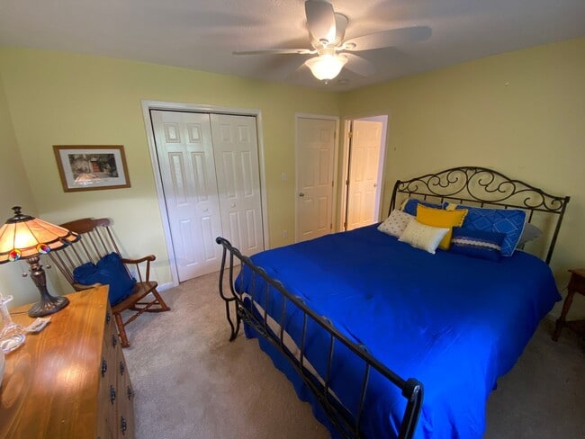 Building Photo - Lovelaceville Road