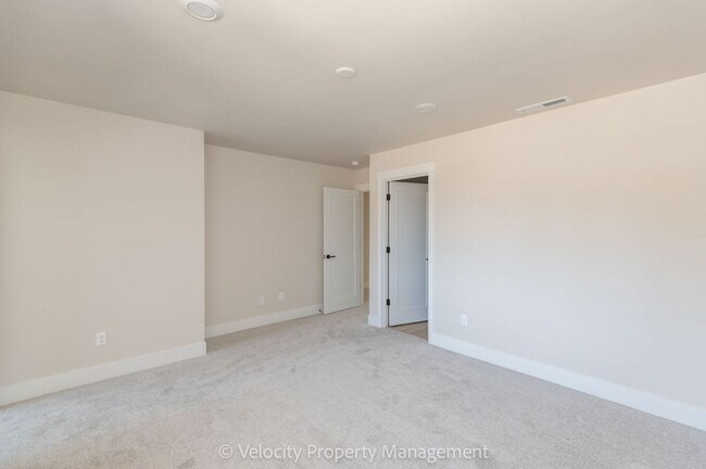 Building Photo - 3032 NE Terreo Pl