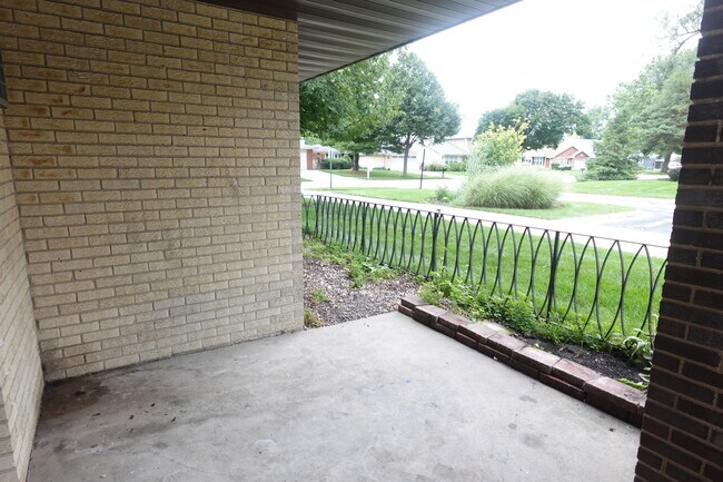 Building Photo - 1206 E Fairview St