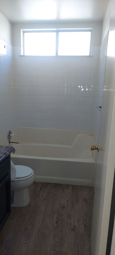 Building Photo - 1040 E Donna Dr