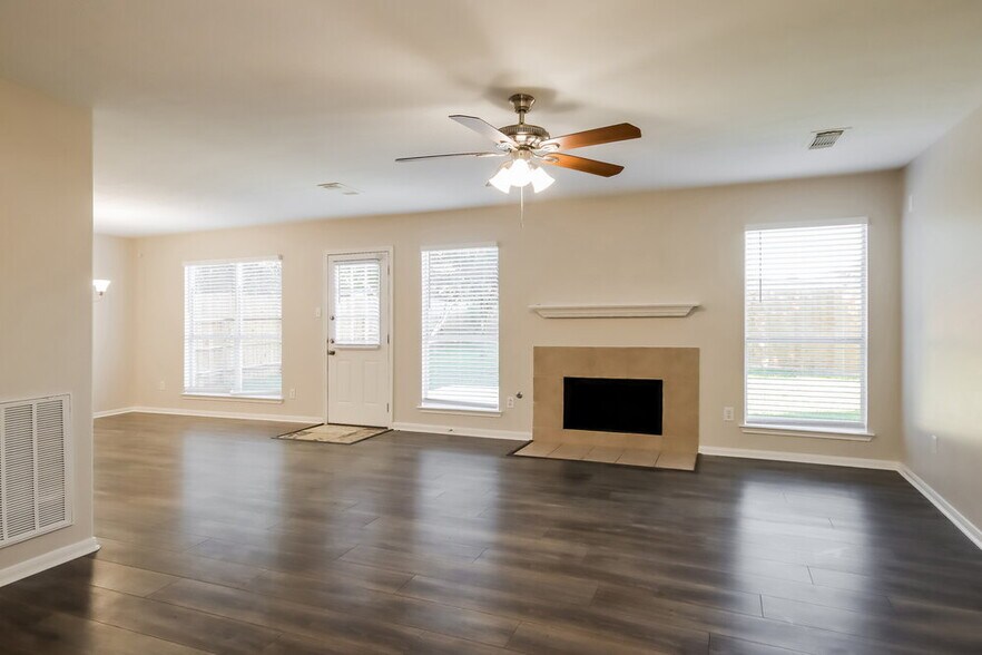 Building Photo - 18407 Heartland Ct