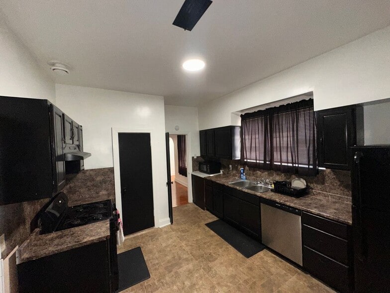 Building Photo - 1131 Eastview St