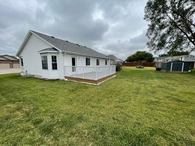 Building Photo - Beautiful open-concept ranch