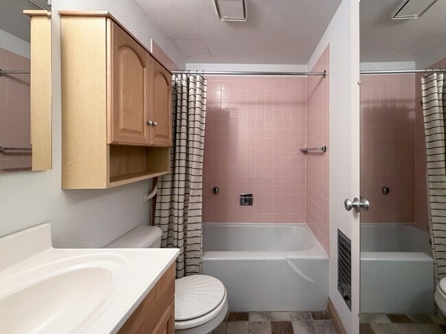 Building Photo - 1313 Lincoln St