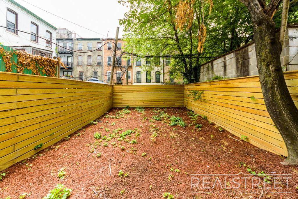 Building Photo - Stunning New 2 Bed 2 Bath with Backyard in Bed Stuy Townhouse