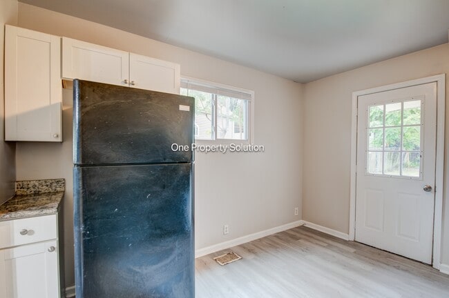 Building Photo - 3765 Liverpool Rd