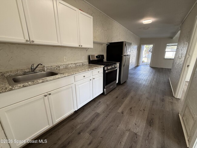 Building Photo - 347 Jepson St