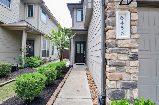 Building Photo - 6458 Calgary Woods Ln