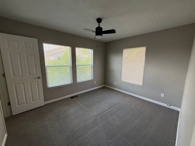 Building Photo - Great Location Near Altura Park
